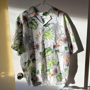 Men's White Floral Short-Sleeve Button-Down Shirt with Green Leaves